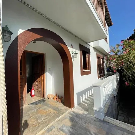 Apostolis Studios * Skopelos Town