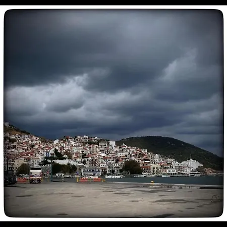 Apostolis Studios * Skopelos Town